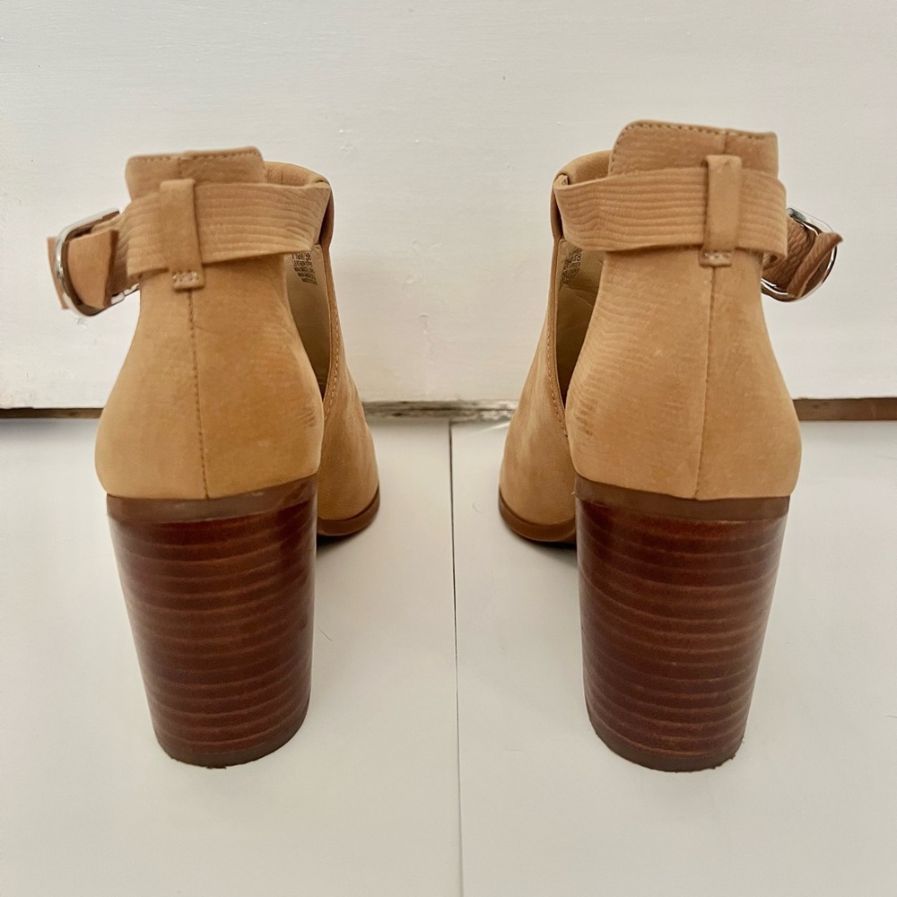 Heels- 7.5 - Picture 6 of 10